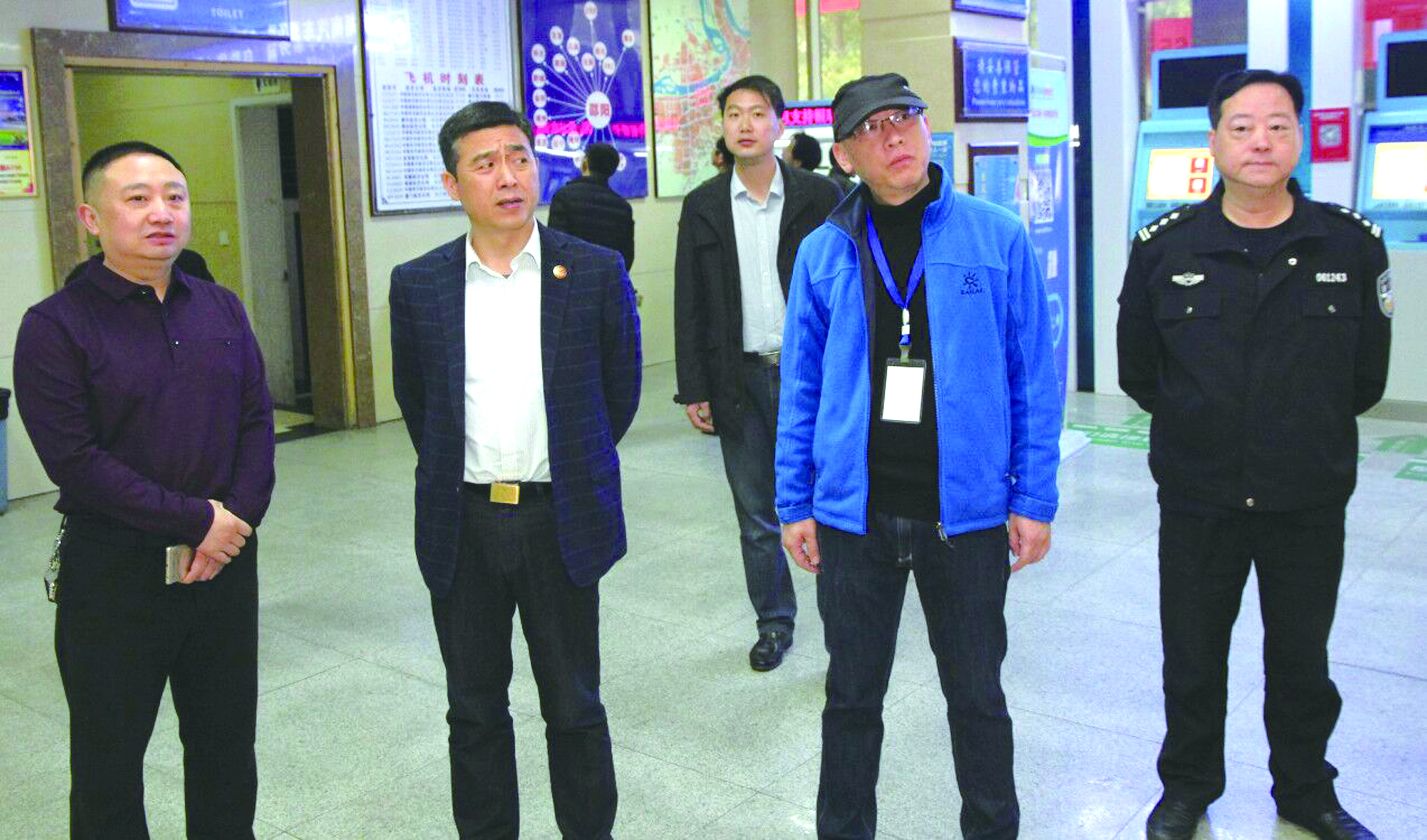 3月16日上午，以省委保衛(wèi)處處長(zhǎng)尹年春為組長(zhǎng)的反恐安全檢查組到市汽車北站開展反恐安全檢查